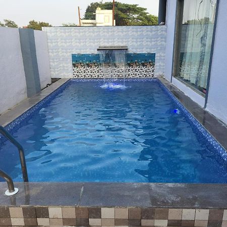 로나발라 Nazrana 2Bhk 빌라 외부 사진