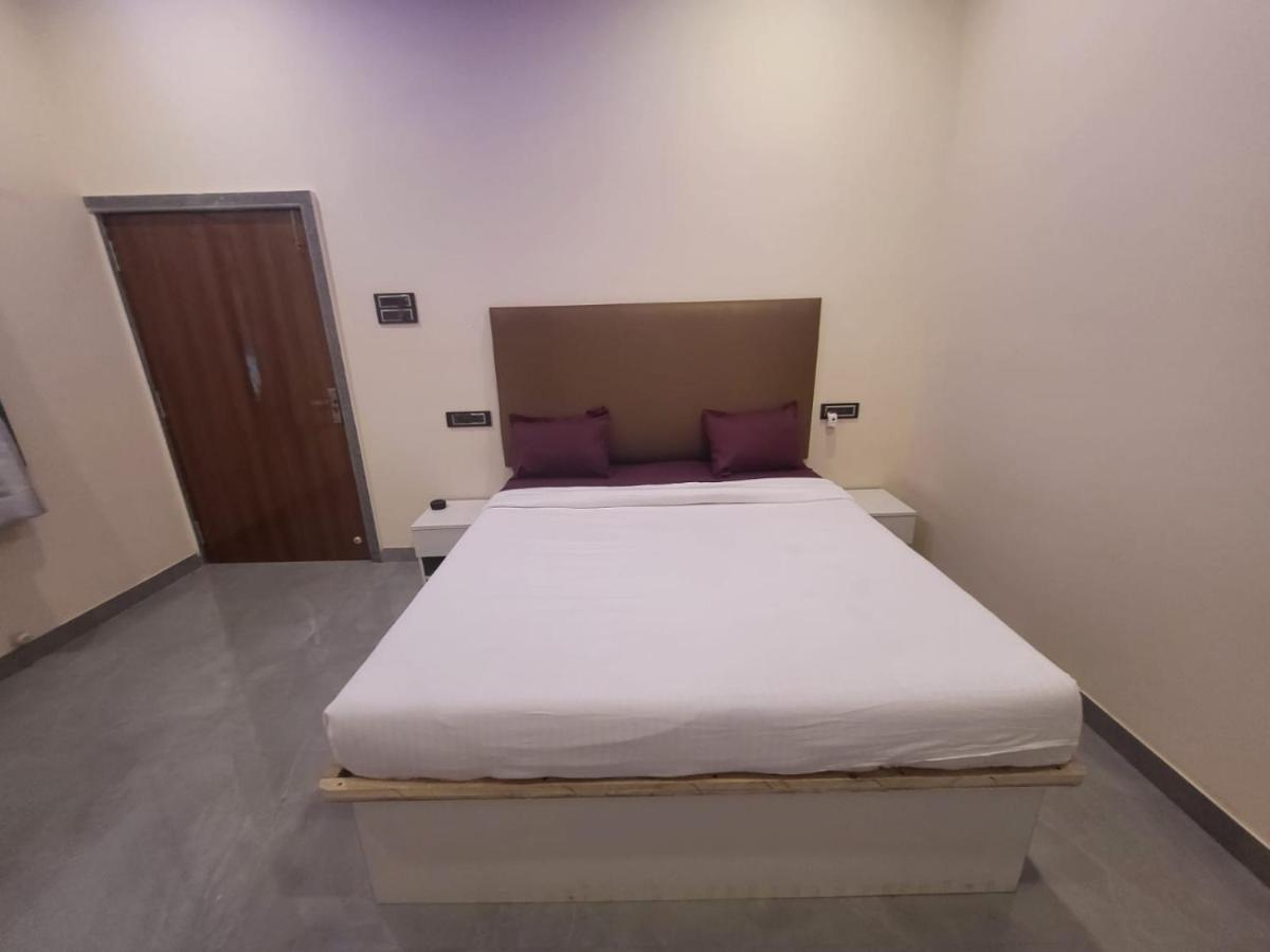 로나발라 Nazrana 2Bhk 빌라 외부 사진