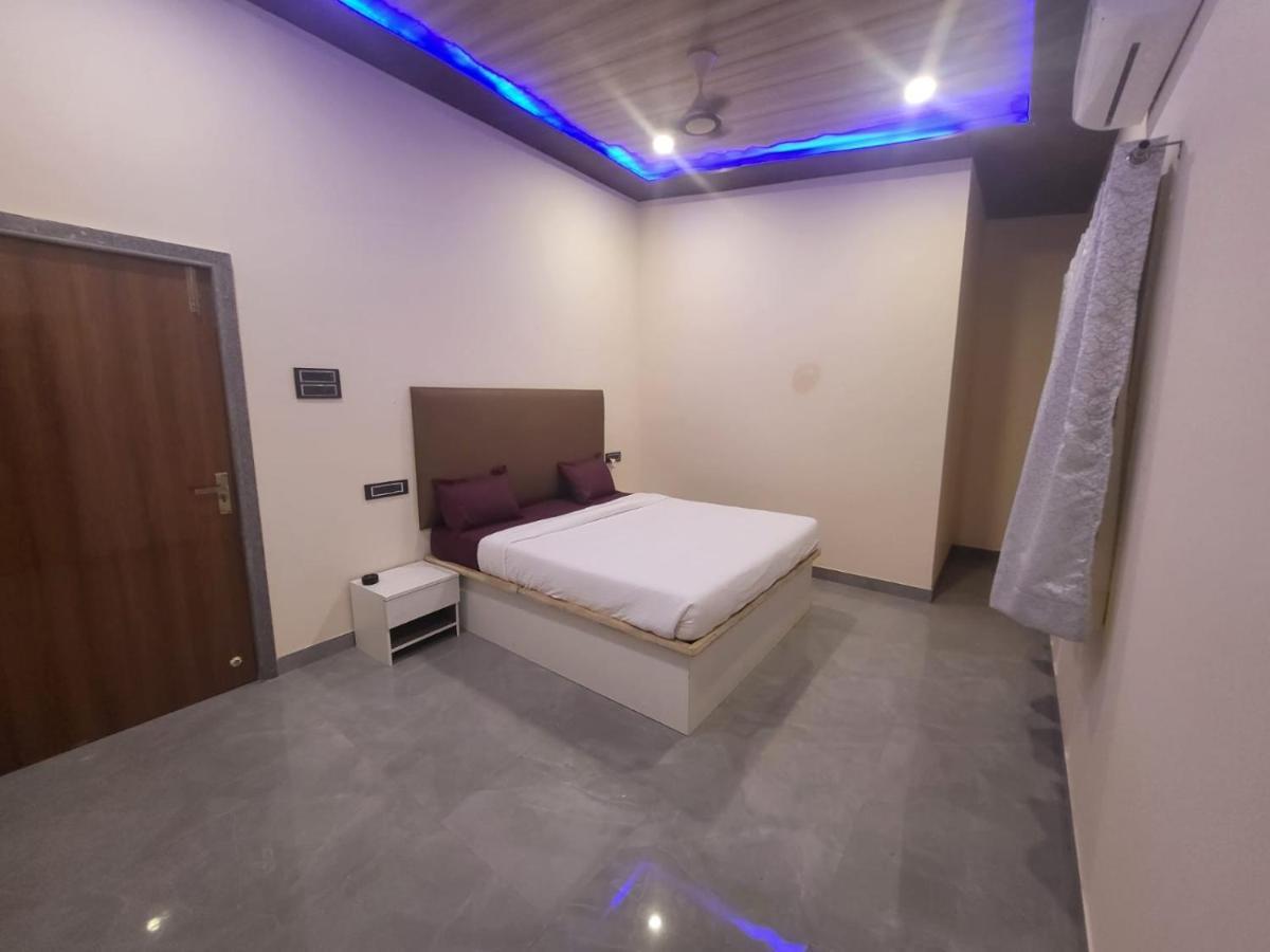 로나발라 Nazrana 2Bhk 빌라 외부 사진
